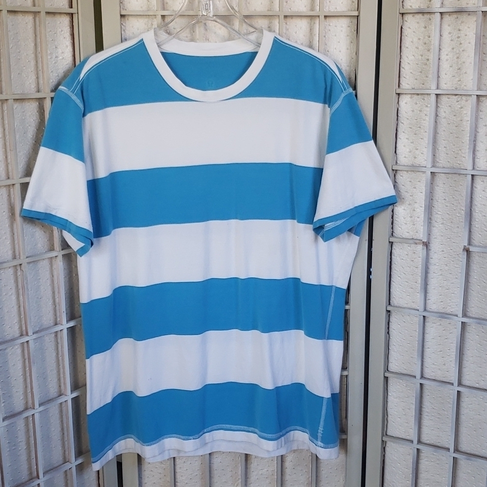 Lululemon striped white and blue short sleeves mens casual t- shirt